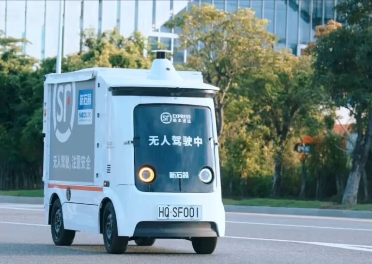 5 Crazy AI Machines in China That Do Not Exist in USA - SentiSight.ai A delivery robot in China.